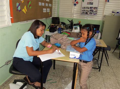 Entrega de Uniformes y Útiles Escolares año Escolar 2017 2018 CENTRO