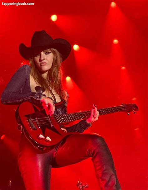 Victoria De Angelis Nude OnlyFans Leaks Fappening Page FappeningBook