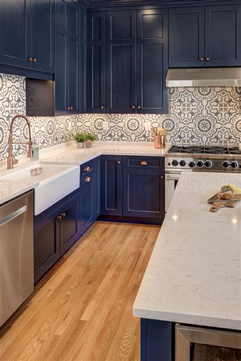 24+ Inspiring White Countertops With Blue Cabinets