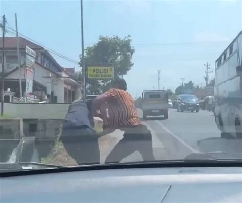 Dua Sopir Bus Jurusan Purwokerto Wonosobo Adu Jotos Di Depan Polsek