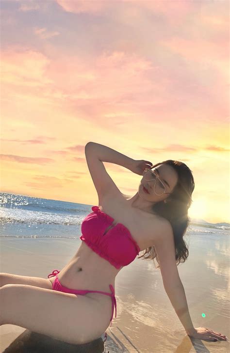 ảnh Á hậu Hoàng Kim Chi mặc bikini sexy chụp hình gợi cảm