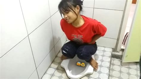 Berak Di Wc Kebelet Eek Mencret Asli Perut Mulas Makan Bakso Beneran