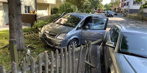 Neuhausen A R Sh Autofahrerin Berf Hrt Zaun Und Prallt In Baum