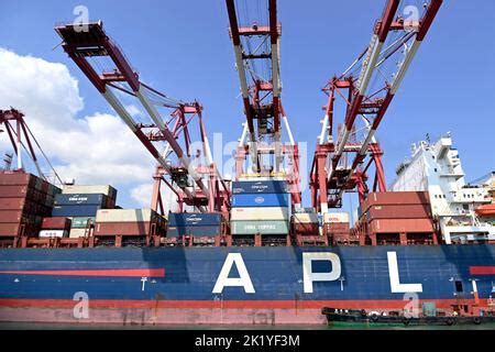 QINGDAO, CHINA - SEPTEMBER 21, 2022 - Freighters load and unload ...