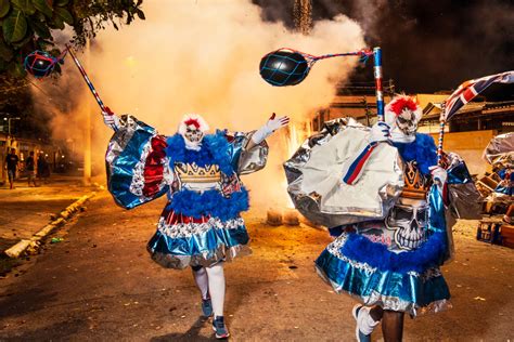 Los bate bolas cara enmascarada del carnaval de Río