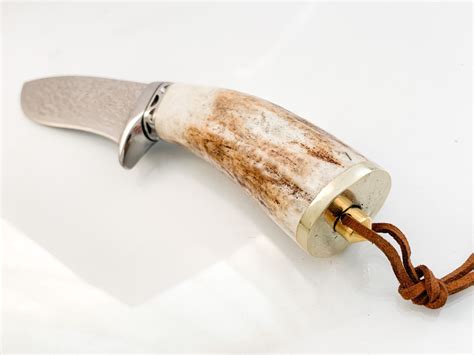 Ловен нож ръчно направен от дамаска японска стомана,дръжка от еленов ...