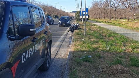 Non Si Fermano All ALT Dei Carabinieri Folle Inseguimento Sul Vialone