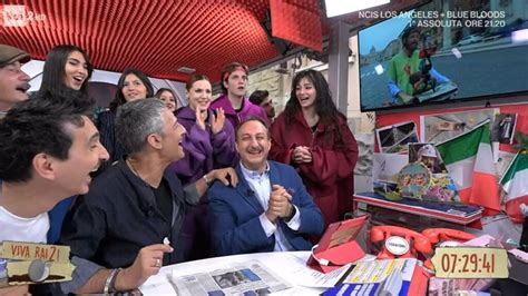 Fiorello Preoccupato A Viva Rai Vai Via Da L Paura In Diretta