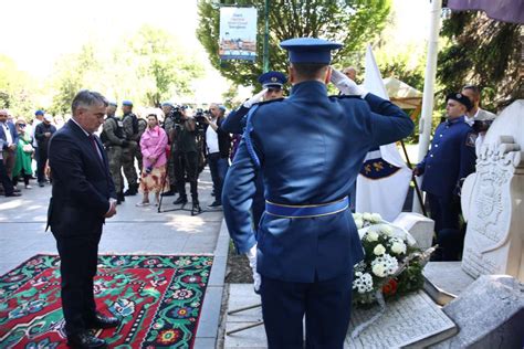 Obilje Ena Godi Njica Postrojavanja Prve Brigade Policije Stari