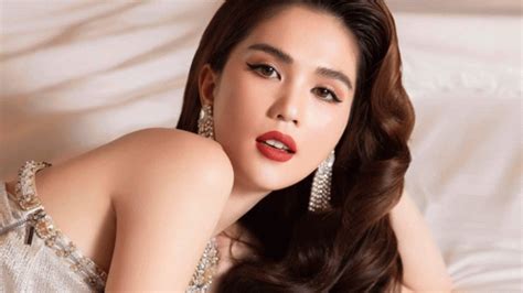 Ngọc Trinh tung bộ ảnh diện bikini nhỏ xíu khoe trọn vòng đầy đặn cùng vòng eo con kiến trứ danh