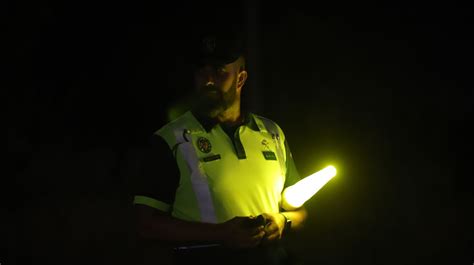 Localizan A Una Mujer Desorientada Caminando De Noche Por La Autopista