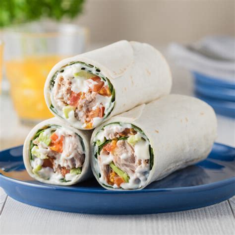 Wraps de atún aguacate y tomate