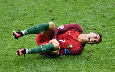 Eurocopa 2016 Cristiano Ronaldo Sufre Un Esguince De Ligamento Lateral Interno Grado I En La