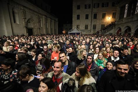 Galerija Nova Godina U Ibeniku Str Ve Ernji Hr