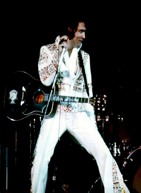 Elvis Live On Stage In 1973 Elvis Jumpsuits Elvis In Concert Elvis