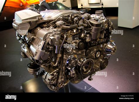 3 litre engine -Fotos und -Bildmaterial in hoher Auflösung – Alamy