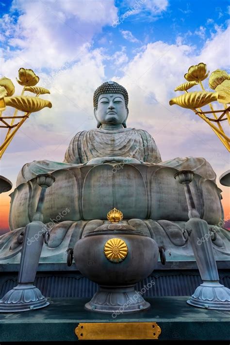 Hyogo Daibutsu El Gran Buda en el Templo Nofukuji en Kobe Japón 2022