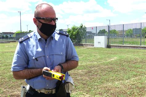 Taser La Polizia Locale Di Ravenna La Prima In Italia Pronta Per