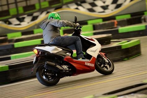 Yamaha Aerox R E Naked Dueruote