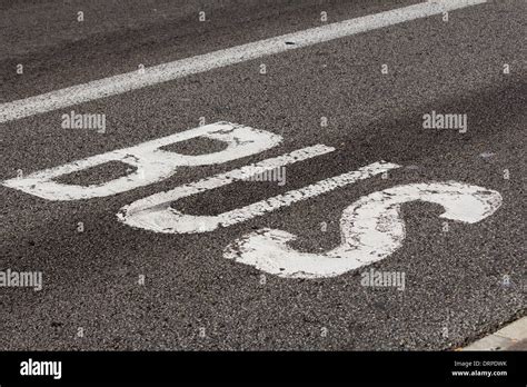 Bus lane sign hi-res stock photography and images - Alamy