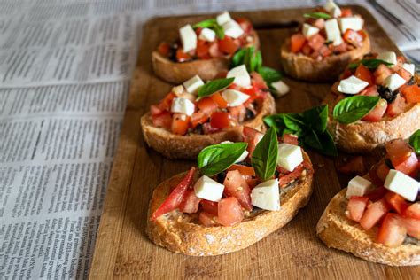 Receita de Bruschetta caprese feita em minutos e ficando belíssima