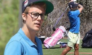 Justin Bieber Hits Balls At La Golf Course Daily Mail Online