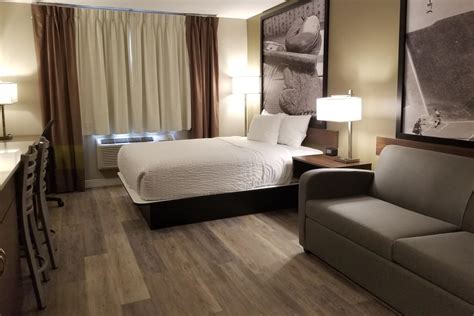 Super 8 by Wyndham Winnipeg West | Winnipeg, MB Hotels