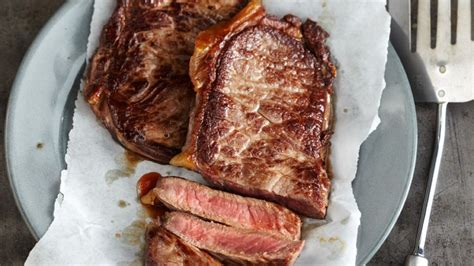 Rumpsteak Mit Oliven Sardellen Butter Rezept Lebensmittel Essen