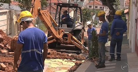 G1 Adutora se rompe e prejudica abastecimento de água em Marília