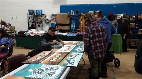 Carvers Show Off Their Skills With The Chainsaw At Northern Manitoba