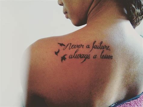 20 tatuajes de frases que querrás hacerte ahora mismo