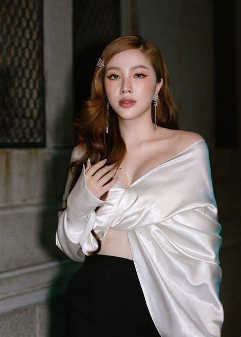 Hai công chúa Bảo Thy Khổng Tú Quỳnh diện bikini khoe dáng quyến rũ