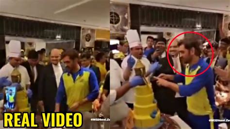 Ms Dhoni Crazy Cake Cutting Celebration With Jadeja In Dressing Room