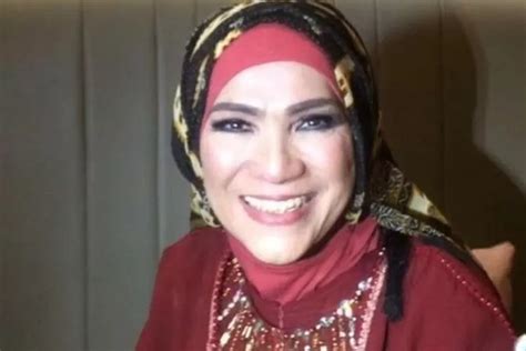 Profil Dan Biodata Dorce Gamalama Artis Yang Pernah Raih Rekor Muri