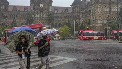 Mumbai Rain मुंबईत पावसाचा नवा रेकॉर्ड 12 तासांत 70 मिमी पाऊस वाहतूक