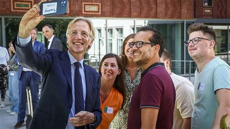 Onderwijsminister Dijkgraaf Over Beperken Internationale Studenten