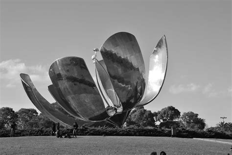 Floralis Genérica ByN Fernando R Borelli Flickr