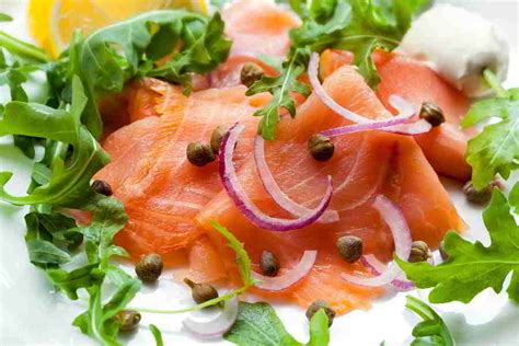 INSALATA DI SALMONE AFFUMICATO E SONCINO Lericettediwalpi