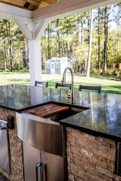 Granite: Top Outdoor Countertop Material for Durability - Absolute ...