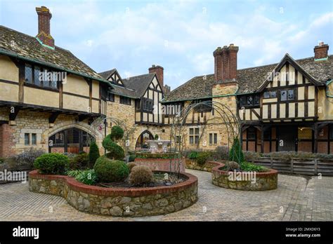 Wall Of Tudor Garden Hi Res Stock Photography And Images Alamy