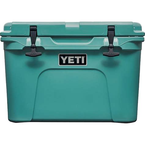 YETI Tundra 35 Cooler - Hike & Camp