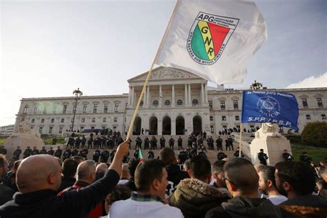 Elementos Da Psp E Gnr Protestam Hoje Em Conjunto Contra Proposta Do