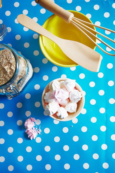 Meringhe Colorate Ricetta Per Bambini Senza Farina Lattosio Lievito