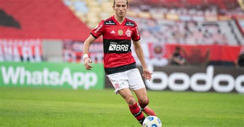 Filipe Luís Do Flamengo é O único Jogador Com Pelo Menos Mil Passes