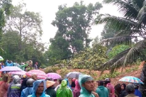 Banjir Dan Longsor Terjang Pariaman Sumbar Korban Meninggal Dunia