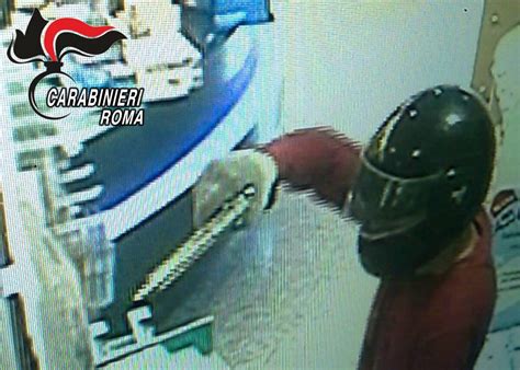 Villanova Di Guidonia Rapinano Farmacia E Fuggono Arrestati