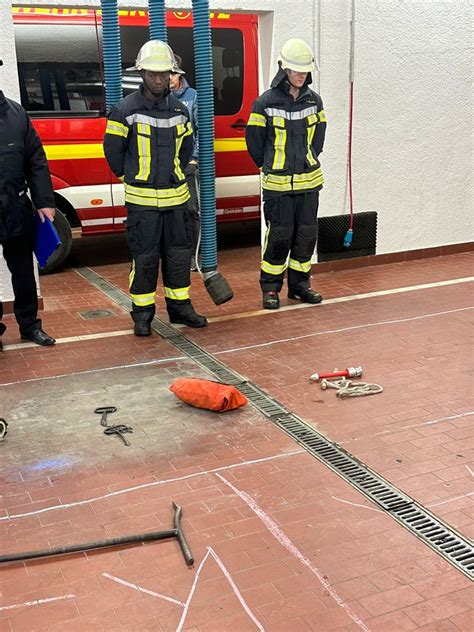 Modulare Truppausbildung Teil Bestanden Freiwillige Feuerwehr Berg