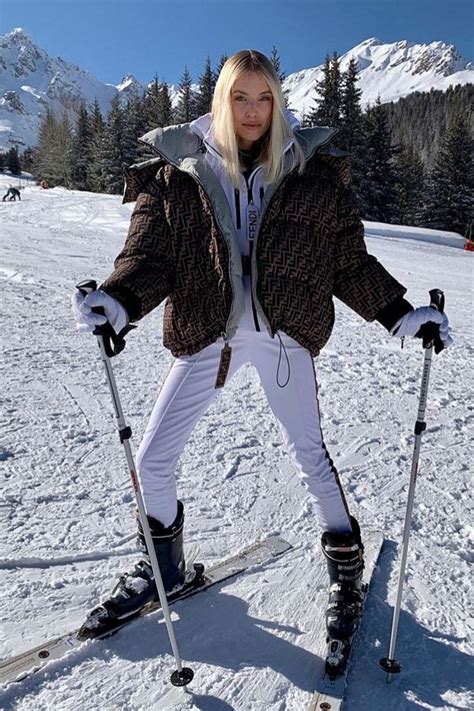 25 Chic Ski Outfits To Wear On The Slopes Skiing Outfit Ski Outfit