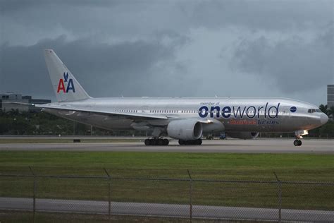 American Airlines Boeing 777 223 ER N796AN One World Liv Flickr