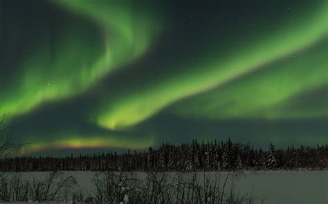 The Beautiful Northern Lights over a Lake · Free Stock Photo